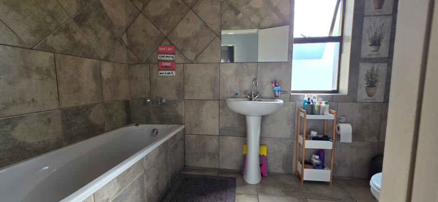 3 Bedroom Property for Sale in Melodie North West